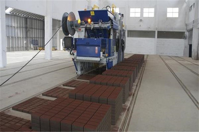 为什么说泉工混凝土砖机是行业内的领军者